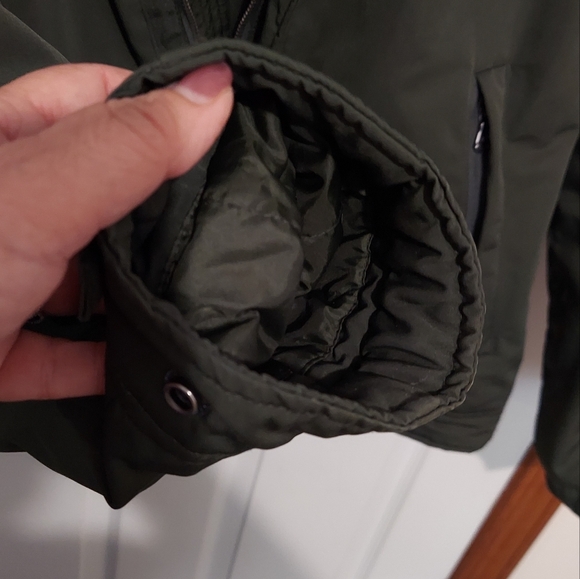 Green Tommy Hilfiger winter coat. Size xl - Picture 8 of 10